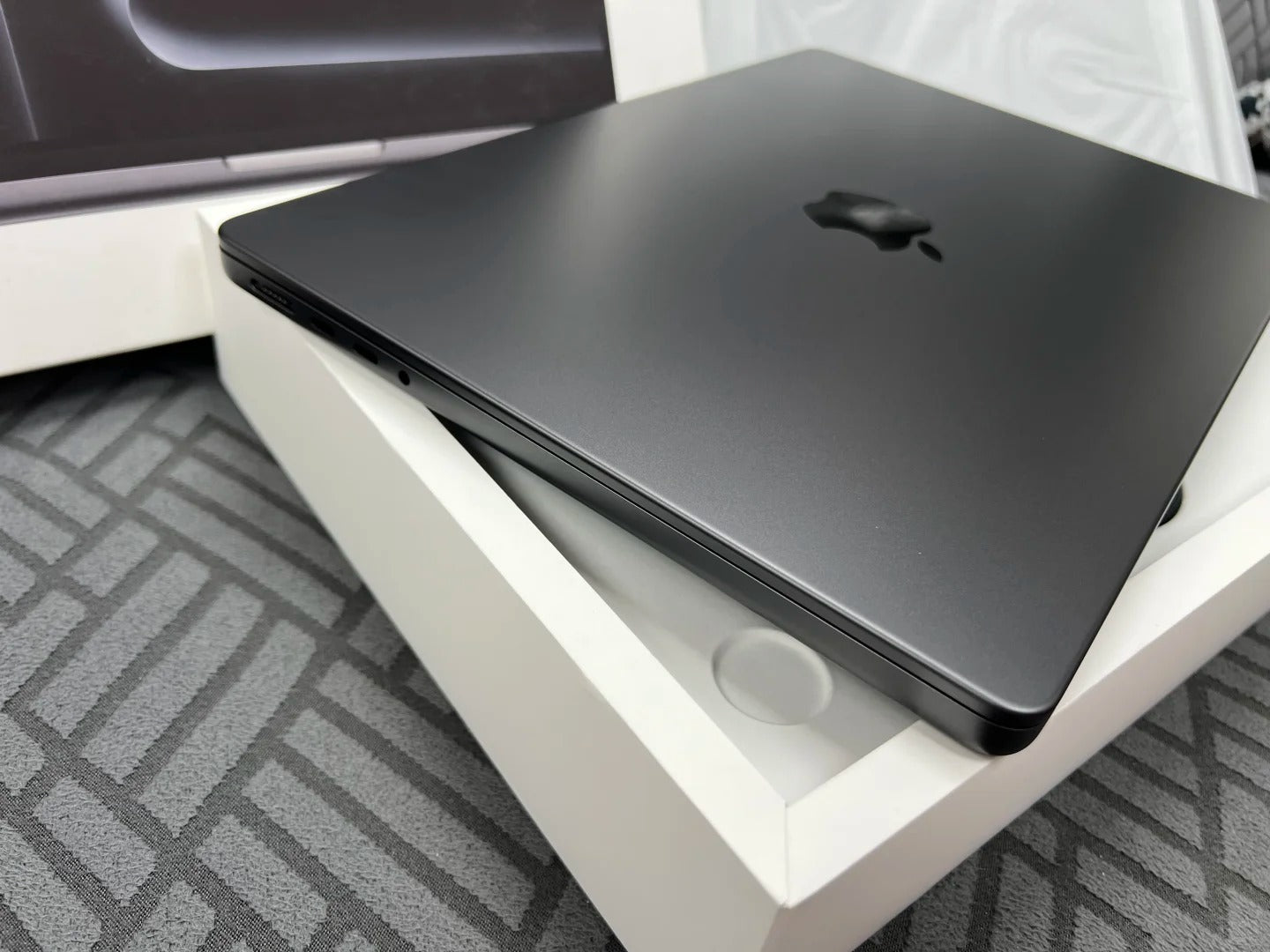 MacBook Pro M5 14